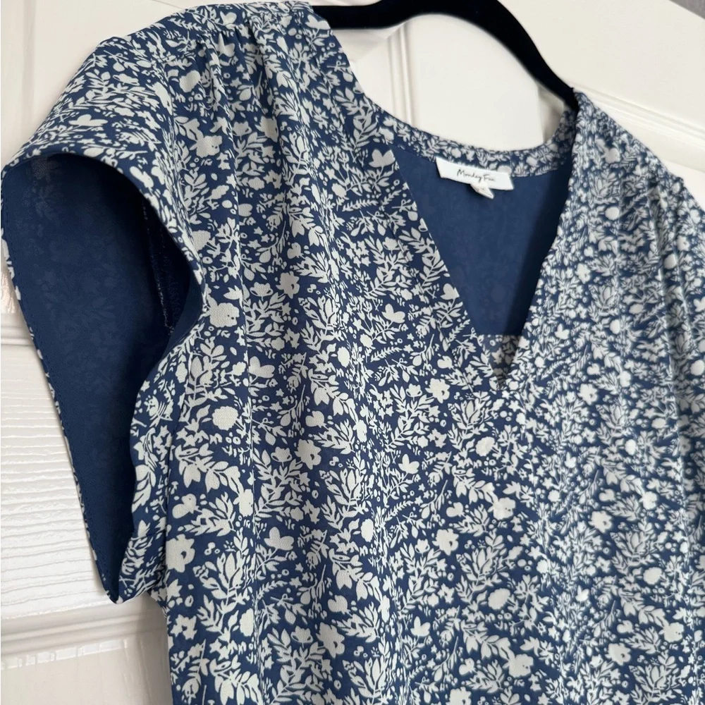 Patterned Blouse - Picture 6 of 10